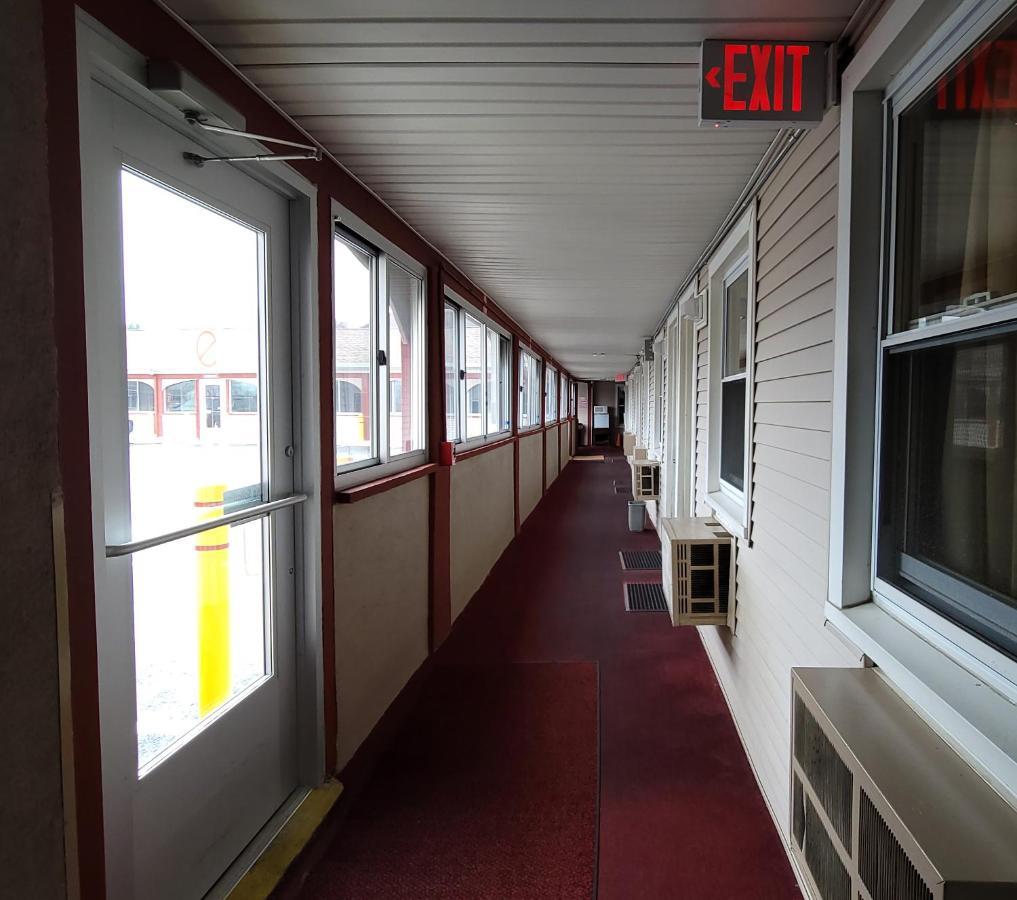 Red Carpet Inn West Springfield Bagian luar foto