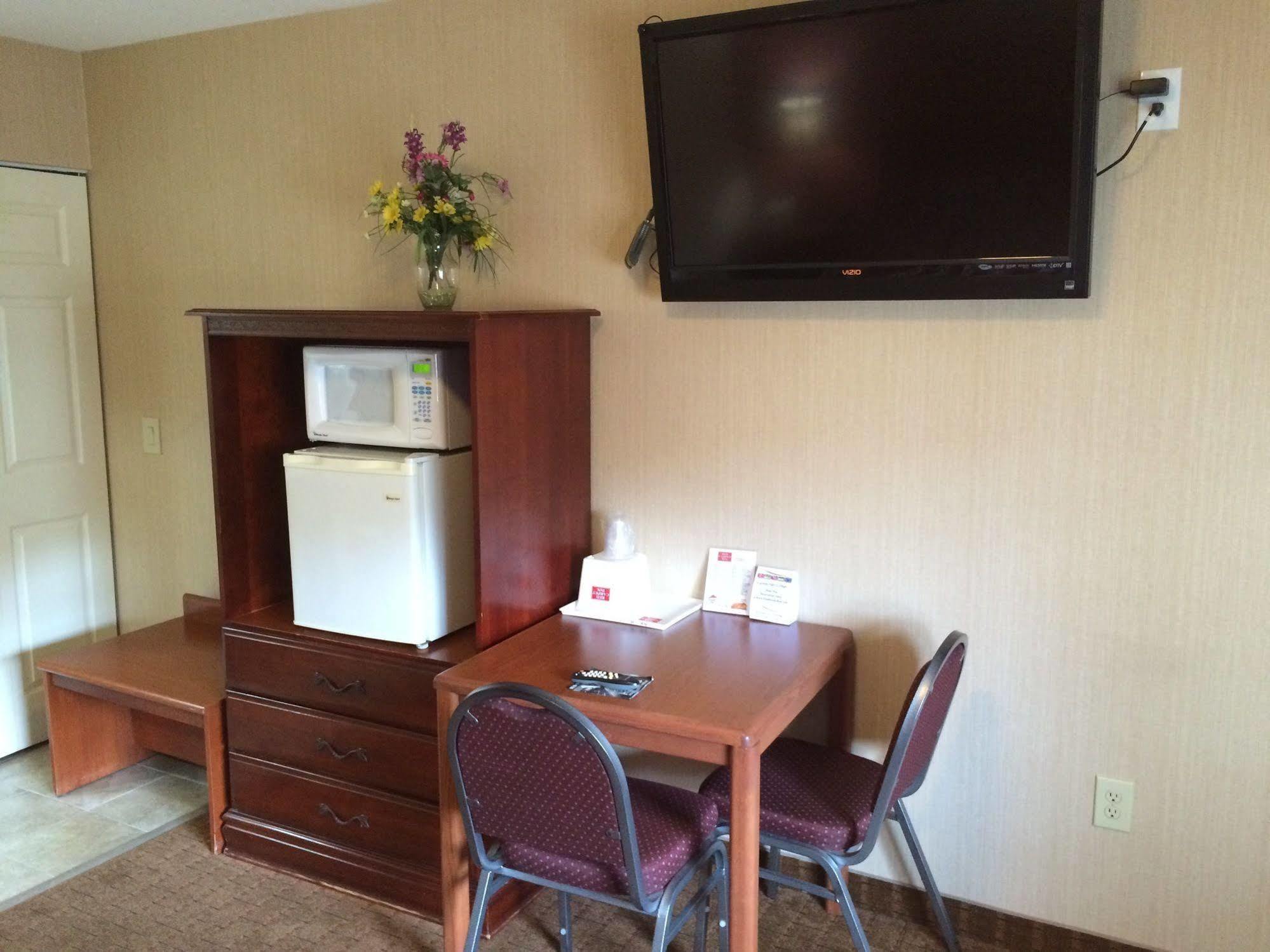 Red Carpet Inn West Springfield Bagian luar foto