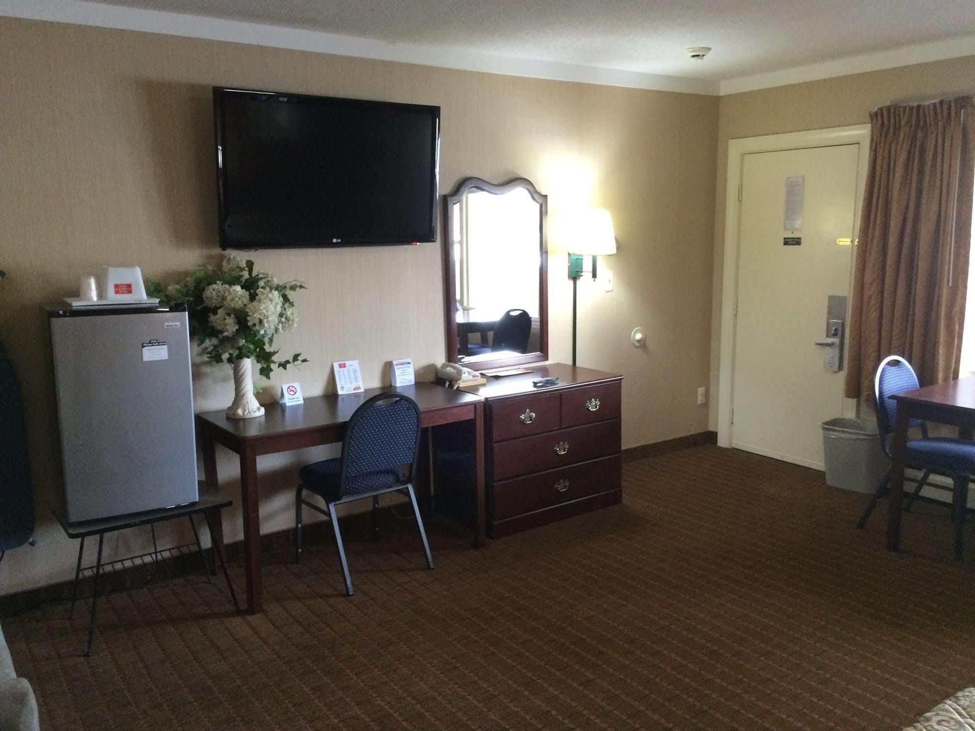Red Carpet Inn West Springfield Bagian luar foto