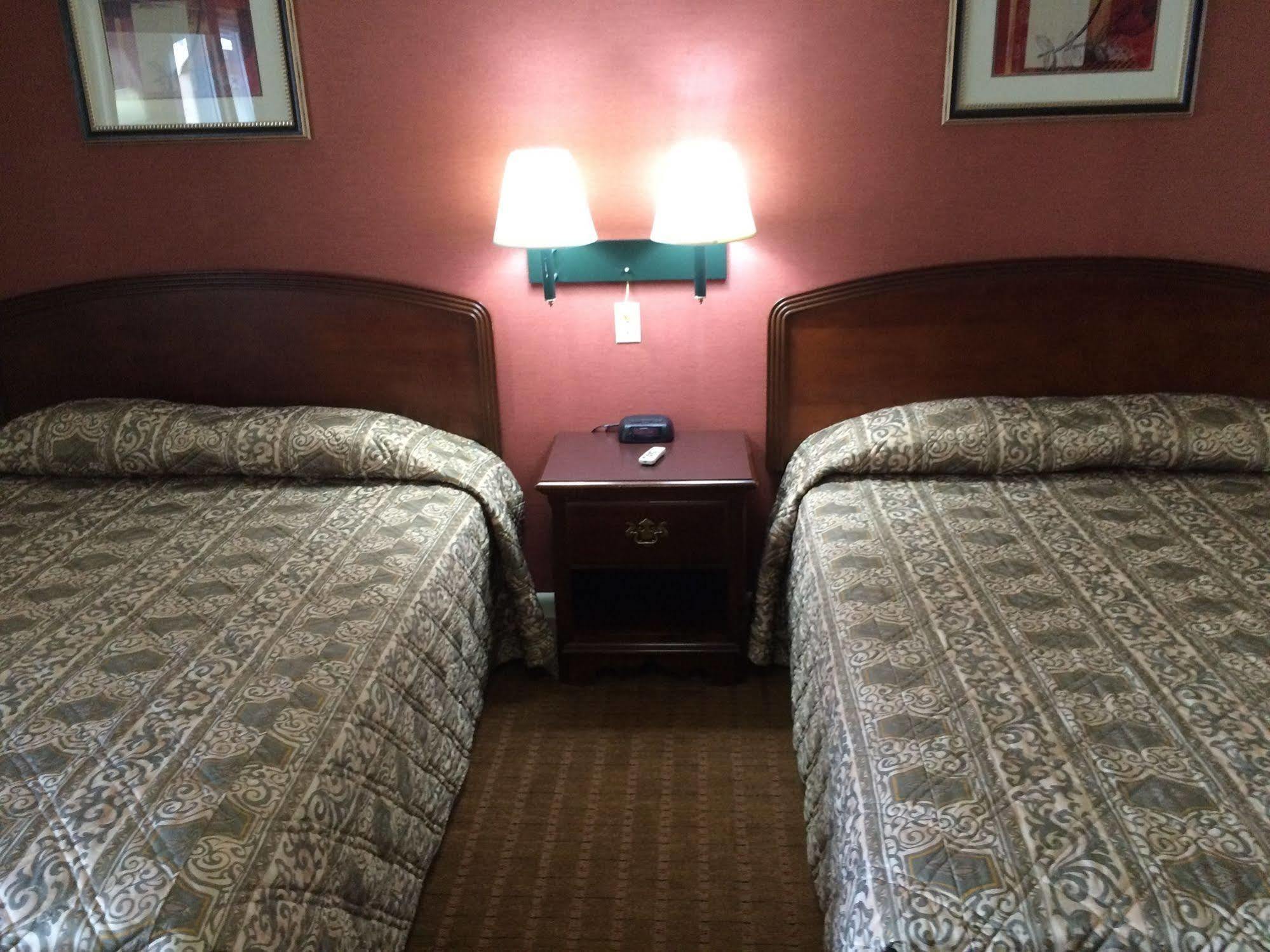Red Carpet Inn West Springfield Bagian luar foto