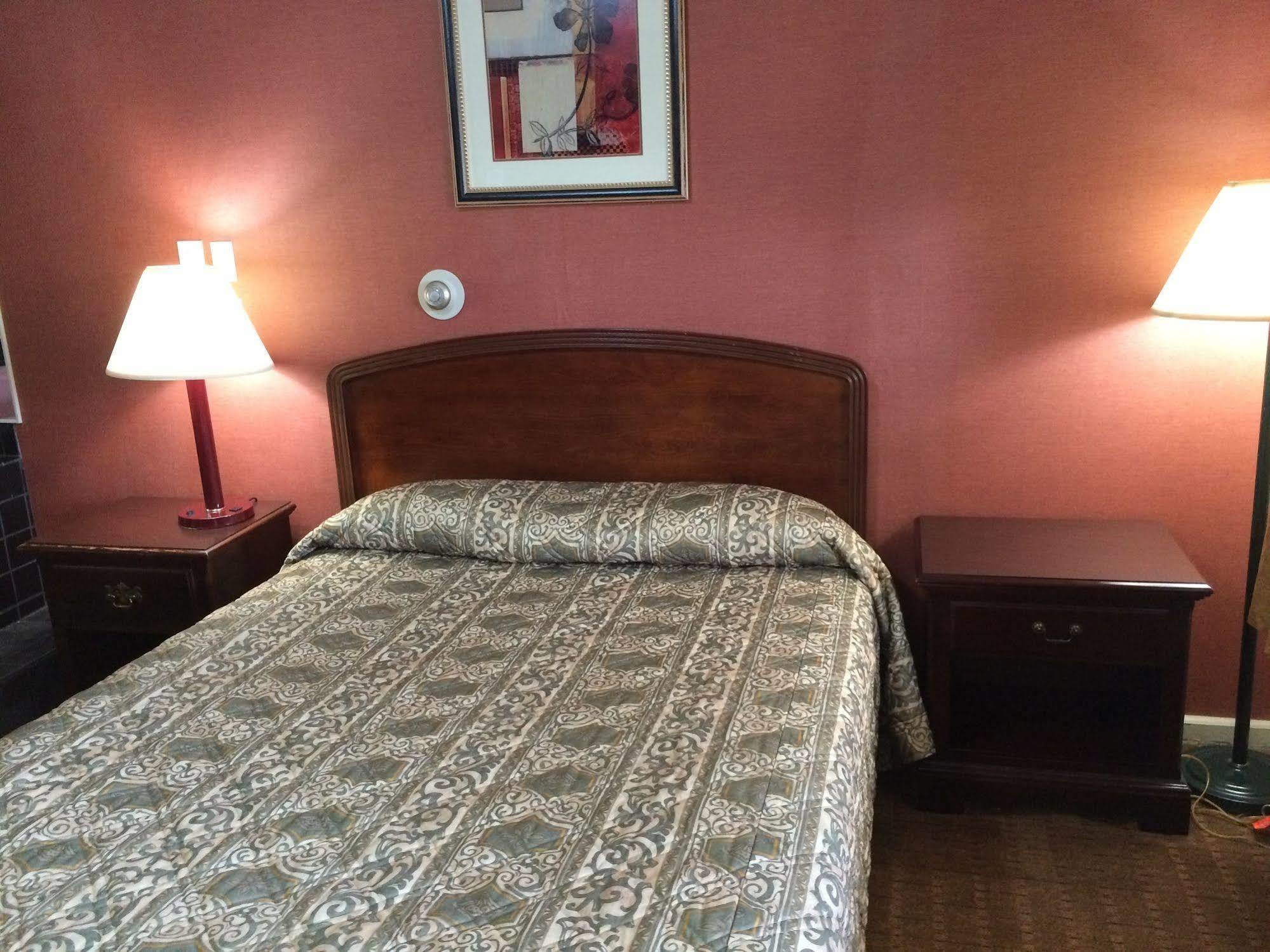 Red Carpet Inn West Springfield Bagian luar foto